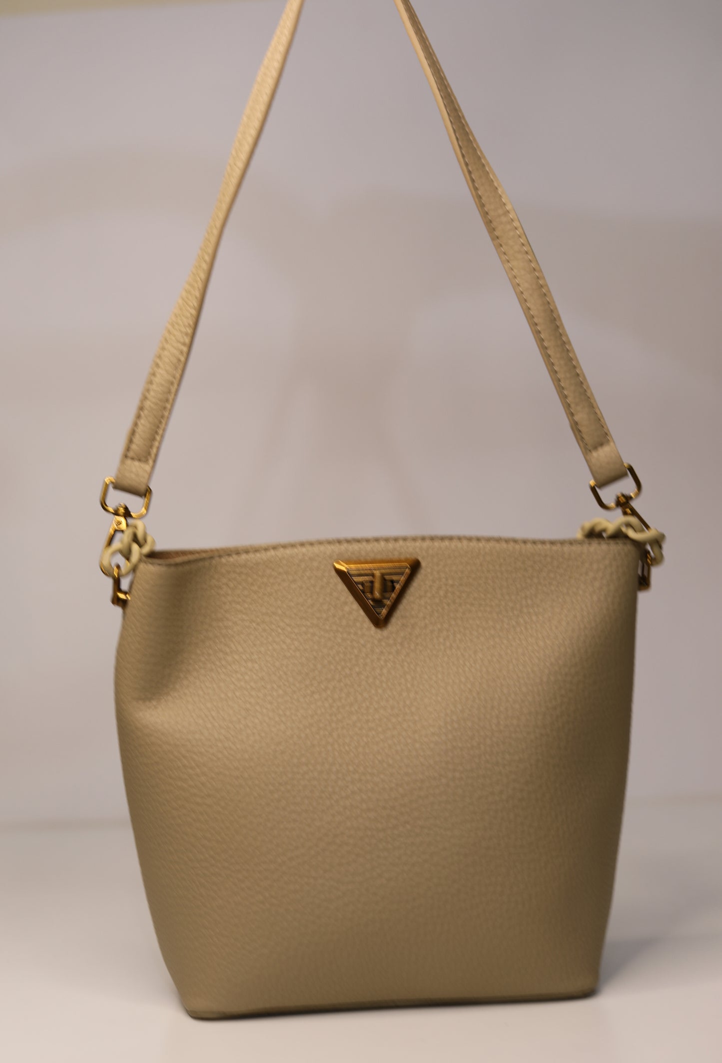 Beige Chain Strap Shoulder Bag – Chic Everyday Essential
