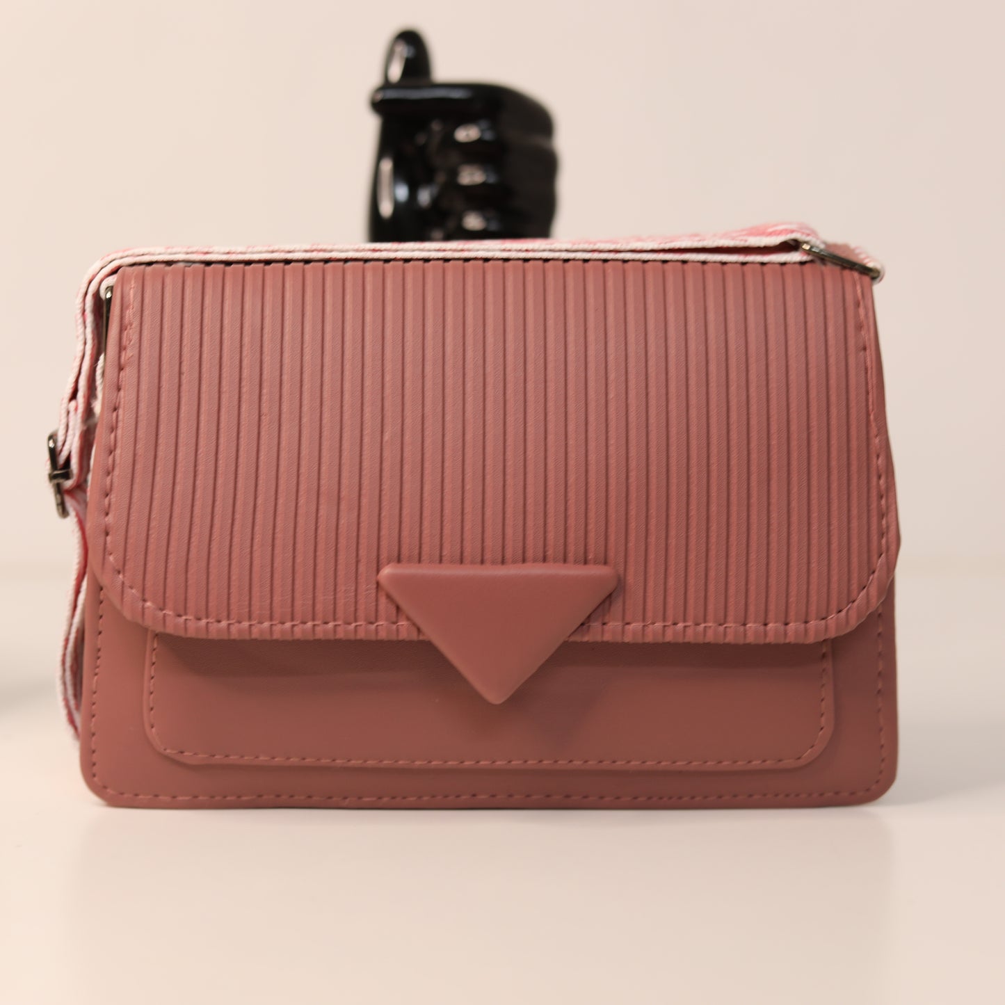 Rose Gold Shoulder Bag – Elegant & Versatile